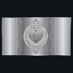 Housse D'oreillers 25e anniversaire du Mariage d'argent<br><div class="desc">Pour une touche de romantisme dans un emblème classique et régal,  gris argenté,  orné,  pourquoi ne pas la délecter de coques coussins marquant votre anniversaire qu'elle adorera !</div>