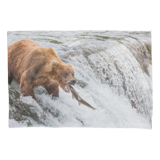 Housse D'oreillers Brown Bear Catches Red Salmon (devant)