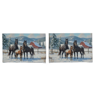 Housse D'oreillers Chevaux Appaloosa noirs sur une ferme en hiver