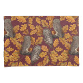 Housse D'oreillers Chouettes d'automne sur rouge foncé (devant-Droit)