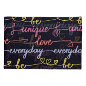 Housse D'oreillers Coeurs de filles, mots motif sans couture. (Dos)