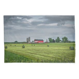 Housse D'oreillers Farms Red Barn & Silo in Spring