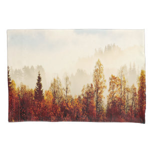Housse D'oreillers Forêt d'automne orange avec brouillard matinal