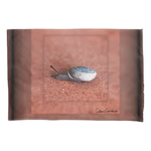 Housse D'oreillers Macro Photographie de Snail sur Terracotta
