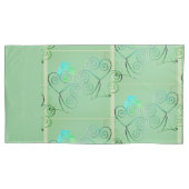 Housse D'oreillers Misty Shamrocks Pillowcase (devant-gauche)