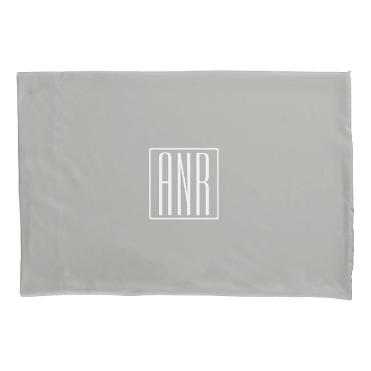 Housse D'oreillers Monogramme initial | Blanc sur gris clair (devant)