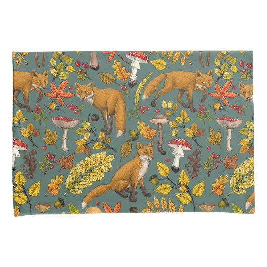 Housse D'oreillers Renard d'automne sur pin vert (devant-Droit)