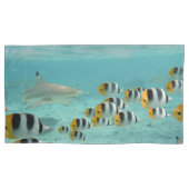 Housse D'oreillers Requin chassant des poissons dans la lagune (devant-gauche)