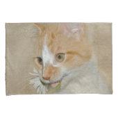 Housse D'oreillers Tabby Kitten avec une marguerite blanche (devant-Droit)