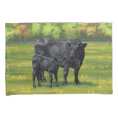 Housse D'oreillers Vache d'Angus noir et veau mou en pâturage d'été (devant-Droit)