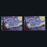 Housse D'oreillers Vincent Van Gogh Starry Nuit Vintage Art<br><div class="desc">Vincent van Gogh Starry Night Art Peinture Starry Night est un tableau de l'artiste post-impressionniste néerlandais Vincent van Gogh. Le ciel bleu de la nuit est rempli de nuages tourbillonnants, d'étoiles et d'une lune brillante croissant. La Nuit étoilée est la seule nocturne de la série de vues depuis la fenêtre...</div>