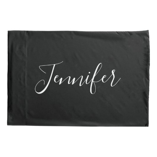 Housse D'oreillers Votre nom | Élégant script blanc sur noir (Dos)