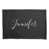 Housse D'oreillers Votre nom | Élégant script blanc sur noir (devant)
