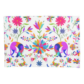 Housse D'oreillers Weims, Rabbits, & Birds Otomi styled pattern