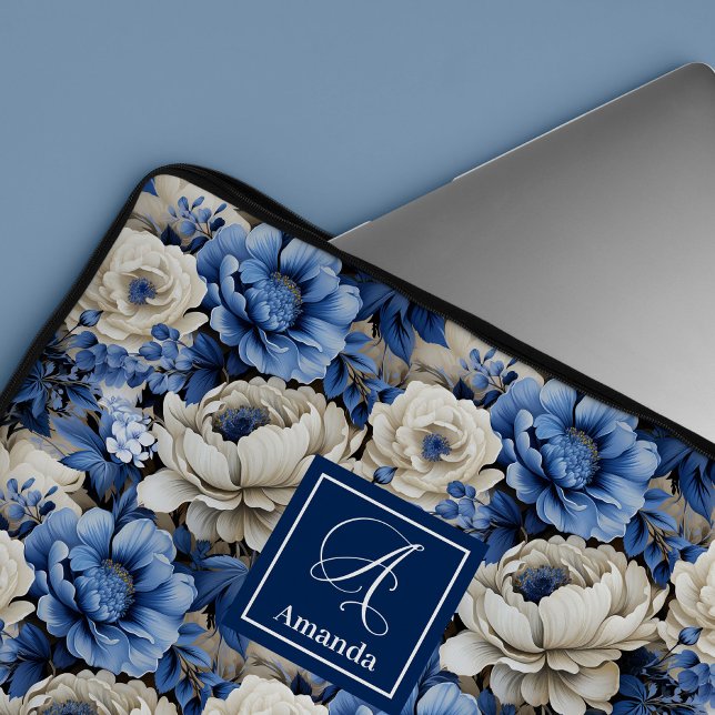 Housse élégante pour ordinateur portable Fleurs Bl (Luxury Blue and Ivory Flowers Elegant Laptop Case)