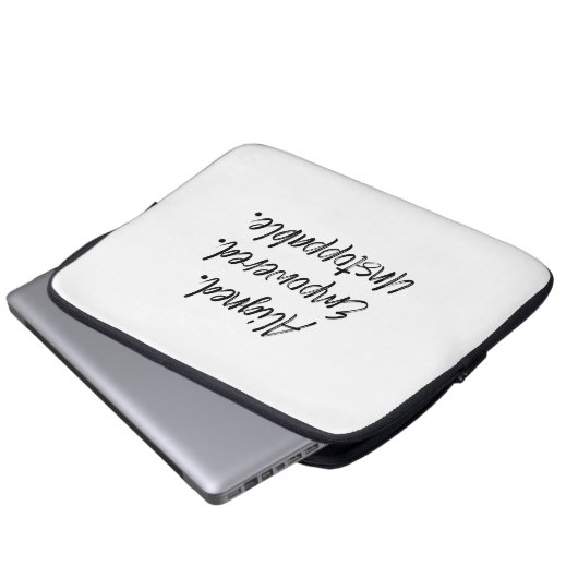 Housse Pour Ordinateur Portable Aligned. Empowered. Unstoppable. (Devant bas)