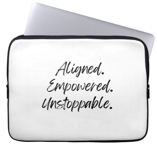 Housse Pour Ordinateur Portable Aligned. Empowered. Unstoppable. (Devant)