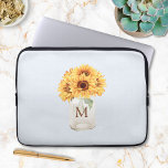 Housse Pour Ordinateur Portable Aquarelle Bouquet de tournesol rustique dans Mason<br><div class="desc">Ajoutez une touche florale estivale à votre style grâce à notre Bouquet de tournesol rustique Watercolor dans la pochette de l'ordinateur portable Mason Jar! Personnalisez le monogramme et faites-le le vôtre. Convient aux amateurs de fermes,  de campagne et de boho.</div>
