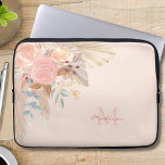 Housse Pour Ordinateur Portable Aquarelle florale monogramme<br><div class="desc">Cette pochette monogrammée pour ordinateur portable est décorée avec de l'herbe de pampa aquarelle,  des eucalyptus,  des fleurs et des feuilles séchés sur un arrière - plan rose vif. Facile à personnaliser. Aquarelle originale © Michele Davies.</div>