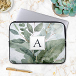 Housse Pour Ordinateur Portable Aquarelle monogramme Sage rustique Vert<br><div class="desc">Voici notre pochette de portable Monogrammed Watercolor Rustic Sage Greenery. Avec l'aquarelle illustration du bouquet feuille tropical avec un monogramme qui peut être customisé. Convient aux amateurs de nature.</div>