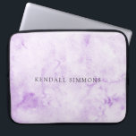 Housse Pour Ordinateur Portable Aquarelle violette élégant<br><div class="desc">Manche élégante pour ordinateur portable avec votre nom sur un arrière - plan d'aquarelle violet peint à la main.</div>