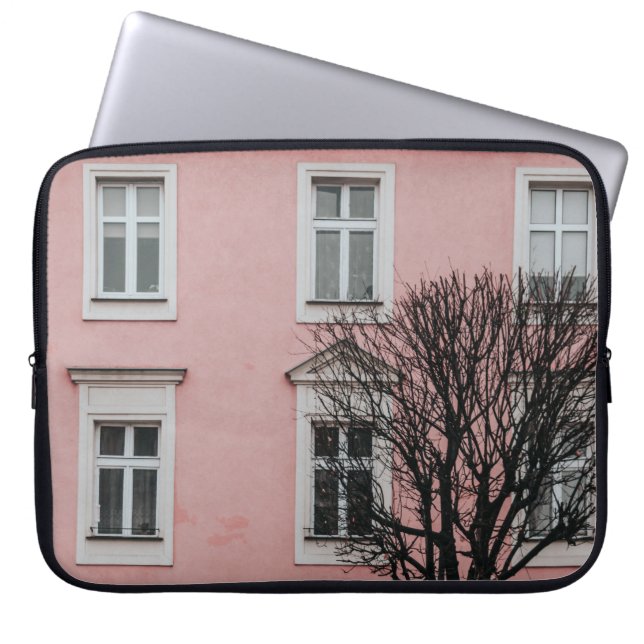 HOUSSE POUR ORDINATEUR PORTABLE ARBRE NUIT DEVANT LE BÂTIMENT ROSE (Devant)