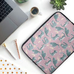 Housse Pour Ordinateur Portable Bad Grey Tabby Chats Frapper Tout Sur Motif<br><div class="desc">Ce motif dessiné à la main est une compilation d'amusants chats tabby gris qui frappent diverses choses - tasses de café,  succulents,  téléviseurs et vases de fleurs. Un motif amusant pour ceux qui aiment leurs chats,  même s'ils sont des pots et des trucs à frapper.</div>
