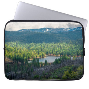 Housse Pour Ordinateur Portable Bassin d'émeraude sous les nuages de montagne