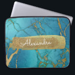 Housse Pour Ordinateur Portable Bleu et de marbre avec la feuille d'or et les<br><div class="desc">Bleu et marbre de cobalt avec le cas élégant de nom de monogramme de feuille d'or et de parties scintillantes. Ce cas peut être customisé pour inclure votre prénom.</div>