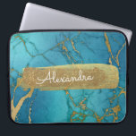 Housse Pour Ordinateur Portable Bleu et de marbre avec la feuille d'or et les<br><div class="desc">Bleu et marbre de cobalt avec le cas élégant de nom de monogramme de feuille d'or et de parties scintillantes. Ce cas peut être customisé pour inclure votre prénom.</div>