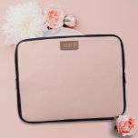 Housse Pour Ordinateur Portable Blush Rose Gold Monogram<br><div class="desc">Une élégante pochette d'ordinateur portable rose vif avec espace pour vos initiales</div>