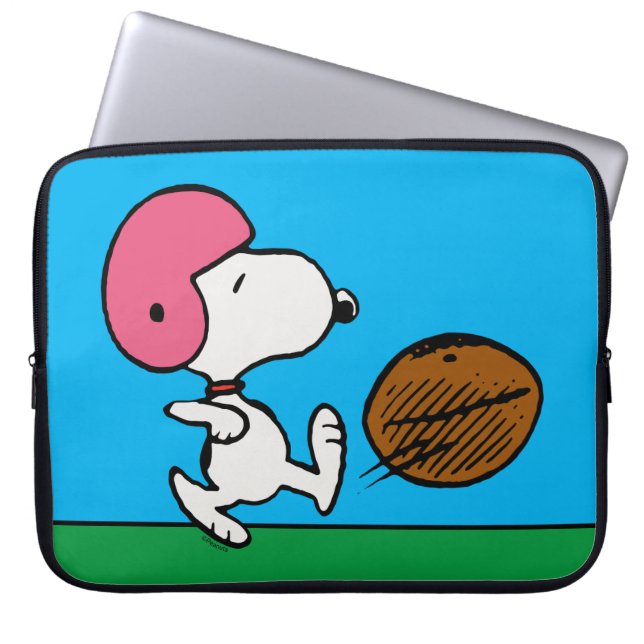 Housse Pour Ordinateur Portable cacahuètes | Snoopy Football Kicker (Devant)