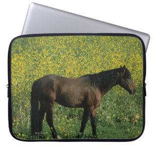 Housse Pour Ordinateur Portable Cheval sauvage de mustang se tenant en fleurs