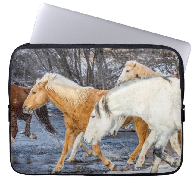 Housse Pour Ordinateur Portable Chevaux traversant le ruisseau (Devant)