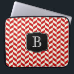 Housse Pour Ordinateur Portable Chevrons Red Herringbone Motif avec Monogramme<br><div class="desc">Un design charmant chevron en rouge et blanc avec monogramme personnalisé que vous pouvez éditer avec votre texte initial ou autre texte souhaité.</div>