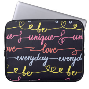 Housse Pour Ordinateur Portable Coeurs de filles, mots motif sans couture.