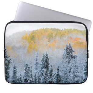 Housse Pour Ordinateur Portable Couleurs d'automne des trembles et neige fraîche K