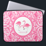 Housse Pour Ordinateur Portable Couper Paire De Flamants roses Roses Avec Des Fils<br><div class="desc">Jolie paire monogramée de flamants roses,  illustration simple avec motif tourbillons vintages roses et blancs.</div>