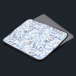 Housse Pour Ordinateur Portable Courbes d'aquarelle bleue Abstraites sur blanc<br><div class="desc">Protégez votre ordinateur portable avec une manche en néoprène avec des courbes peintes de bleu clair à bleu foncé montrant une variété de traits de peinture faits avec de la peinture à l'aquarelle bleue prussienne. La quantité d'eau ajoutée varie l'intensité de la couleur. Les courbes S, les U et d'autres...</div>