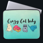 Housse Pour Ordinateur Portable Dame du chat fou et 4 chats mignons<br><div class="desc">Une manche portable avec les mots : "Crazy Cat Lady" écrit dans une police tendance. 4 chats mignons sous le texte. Chaque chat a une personnalité unique. L'un est un chat cool avec des lunettes de soleil et une cravate, l'autre est un chat endormi, l'autre est un chat qui regarde,...</div>