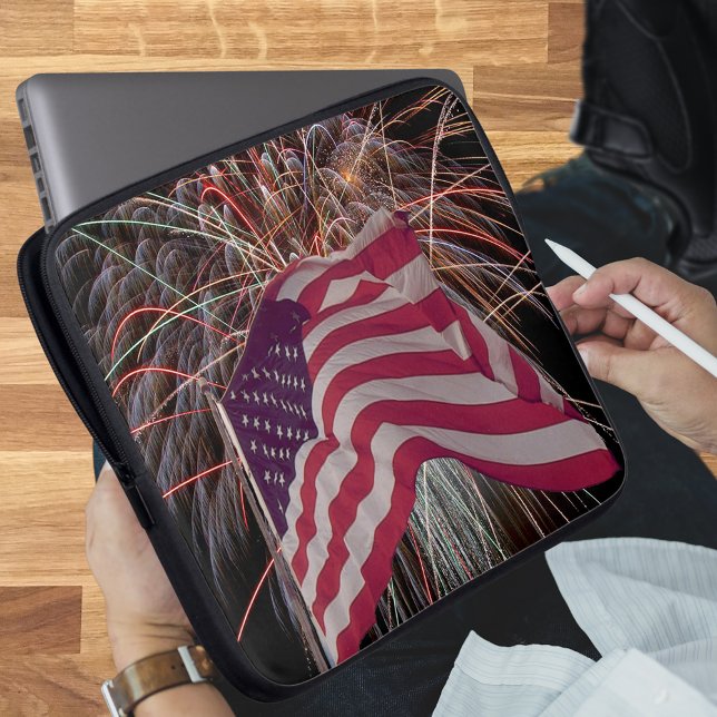 Housse Pour Ordinateur Portable Drapeau américain et feux d'artifice (American Flag and Fireworks Laptop Sleeve)