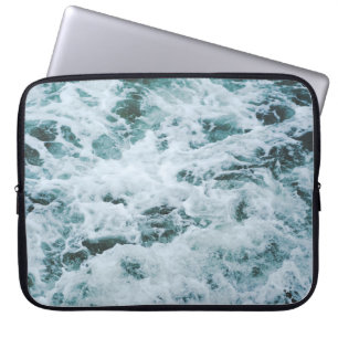 HOUSSE POUR ORDINATEUR PORTABLE EAU DE MER SUR LA PHOTOGRAPHIE FOCALE