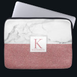 Housse Pour Ordinateur Portable Élégant marbre bleu rose Parties scintillant Girly<br><div class="desc">Tendance Marbre Blush Parties scintillant rose Girly Monogram Portable Sleeve élégant et personnalisé! Gardez votre ordinateur portable en sécurité dans cette coque élégante avec un motif géométrique tendance en marbre et parties scintillant rose vif, avec un bloc de couleur au milieu avec espace pour votre nom et monogramme ! Facile...</div>