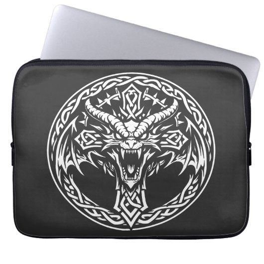 Housse Pour Ordinateur Portable Emblème Dragon Celtique par BurnsInHell (Devant)