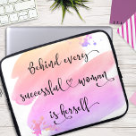 Housse Pour Ordinateur Portable Femme couronnée de succès, Pink Ombre Aquarelle Ty<br><div class="desc">"Derrière chaque femme prospère se trouve elle-même." Alors qui a besoin du Prince Charming ? Faites votre propre "bonheur toujours après" et embrassez "girl power" chaque fois que vous utilisez cette citation élégante et colorée inspiré de la pochette d'ordinateur portable féministe en néoprène. Cette pochette pour ordinateur portable est disponible...</div>