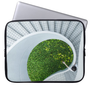 Housse Pour Ordinateur Portable Femme debout escalier en colimaçon