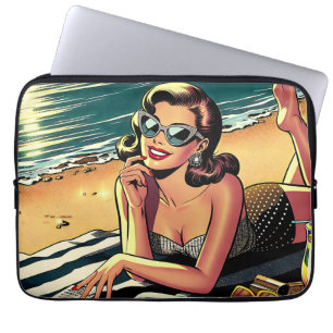 Housse Pour Ordinateur Portable Femme rétro sur la plage lisant un magazine de mod