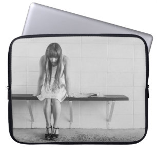 Housse Pour Ordinateur Portable Fille inquiète