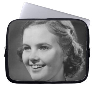 Housse Pour Ordinateur Portable Fille posant dans le studio