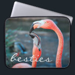 Housse Pour Ordinateur Portable Flamant rose rose Amis Photo Besties Script<br><div class="desc">Qui dit que les flamants roses ne peuvent pas s’amuser avec leur ami préféré ? Souriez chaque fois que vous utilisez cette étonnante manche d'ordinateur portable en néoprène photo colorée de deux flamants roses jouant autour. Cette pochette pour ordinateur portable est disponible en trois tailles : 15", 13" et 10"....</div>